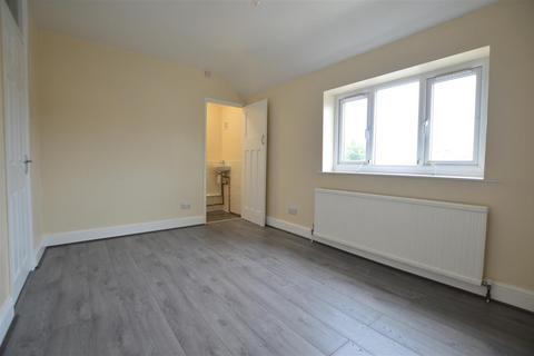 4 bedroom terraced house to rent, St. Elmo Crescent, Slough