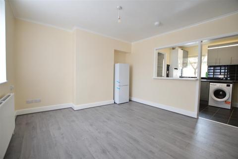 4 bedroom terraced house to rent, St. Elmo Crescent, Slough