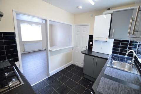 4 bedroom terraced house to rent, St. Elmo Crescent, Slough
