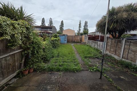3 bedroom terraced house to rent, Chelmer Crescent