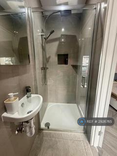 6 bedroom semi-detached house to rent, Ward Gardens, Slough, SL1