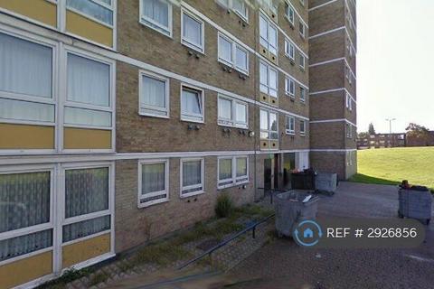 1 bedroom in a flat share to rent, Harts Lane, London, IG11