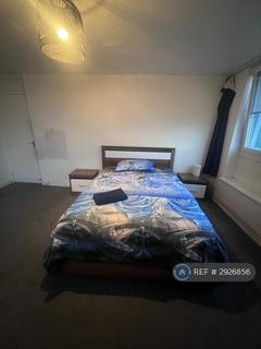 1 bedroom in a flat share to rent, Harts Lane, London, IG11
