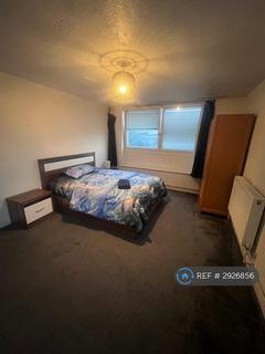 1 bedroom in a flat share to rent, Harts Lane, London, IG11