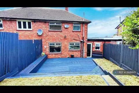 2 bedroom semi-detached house to rent - View 3