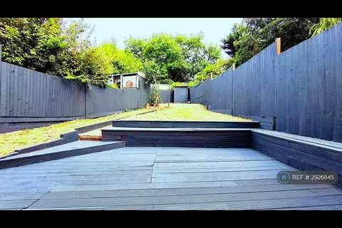 2 bedroom semi-detached house to rent - View 5