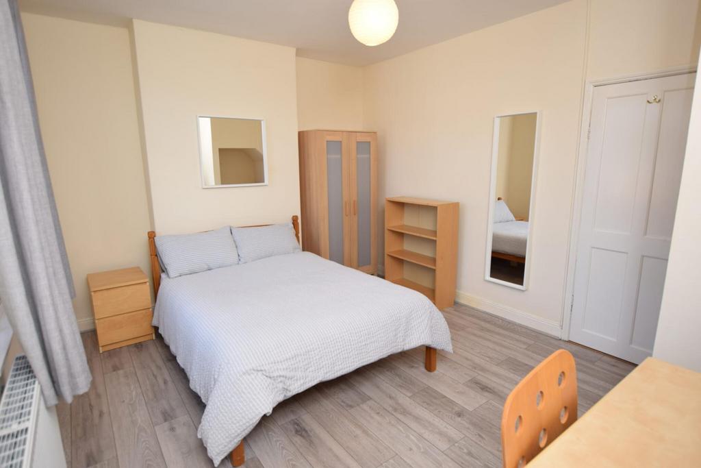 House in Nottingham, Radford - View 2