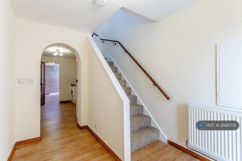 3 bedroom semi-detached house to rent, Newton Close, Langley, SL3