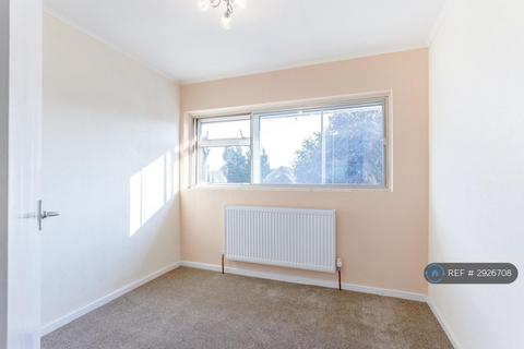 3 bedroom semi-detached house to rent, Newton Close, Langley, SL3