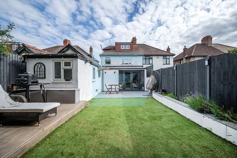 3 bedroom apartment for sale, Tithe Close, Mill Hill, London, NW7