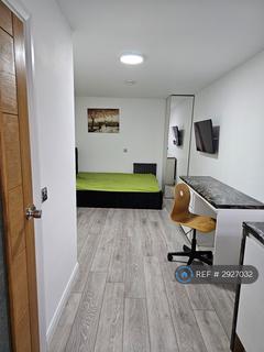 1 bedroom in a house share to rent, Potters Lane, Barnet, EN5