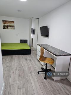 1 bedroom in a house share to rent, Potters Lane, Barnet, EN5