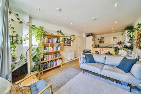 1 bedroom flat for sale, Bolinder Way, London, E3
