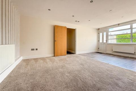 2 bedroom flat for sale, Jubilee Avenue, Portsmouth