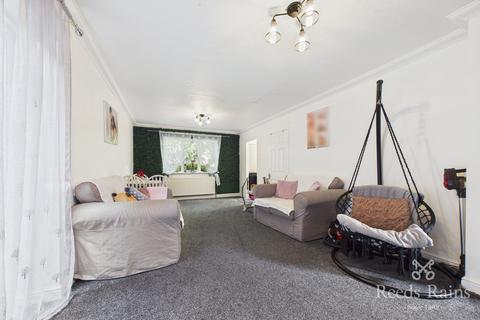 3 bedroom detached house for sale, Hall Court, Knottingley WF11