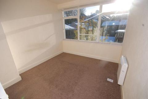 3 bedroom flat to rent, Wye Street, Buxton