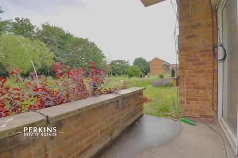 2 bedroom flat to rent, Hayes, UB3