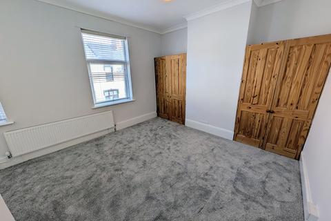 2 bedroom terraced house to rent, Oakley Street, Newport,