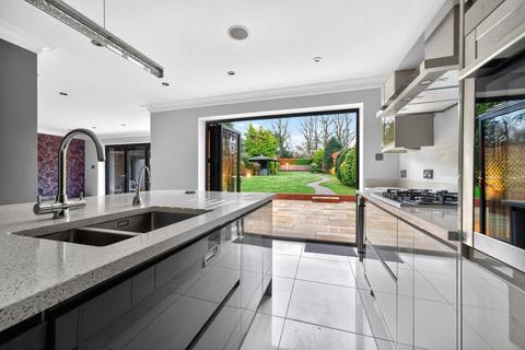 4 bedroom detached house to rent, Bradmore Way, Brookmans Park, Hertfordshire, AL9
