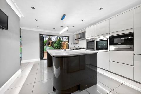 4 bedroom detached house to rent, Bradmore Way, Brookmans Park, Hertfordshire, AL9