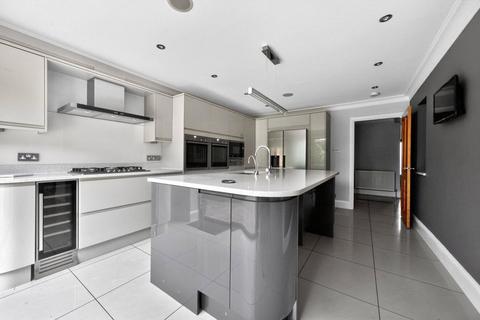 4 bedroom detached house to rent, Bradmore Way, Brookmans Park, Hertfordshire, AL9