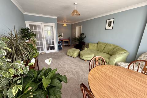 3 bed flat/apartment for rent in St. Annes Road, Eastbourne BN21