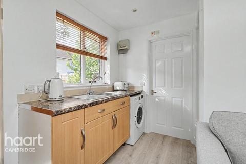 Studio to rent, Peverel Road, CAMBRIDGE