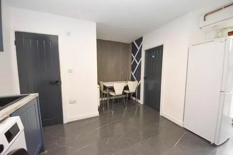 1 bedroom in a house share to rent – pohled 4