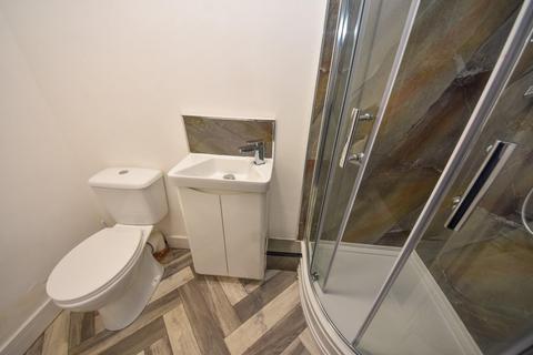 1 bedroom in a house share to rent, Warrington Lane, Wigan, WN1 3RT