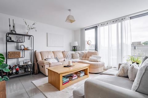 2 bedroom flat for sale, Geoffrey Watling Way, Norwich