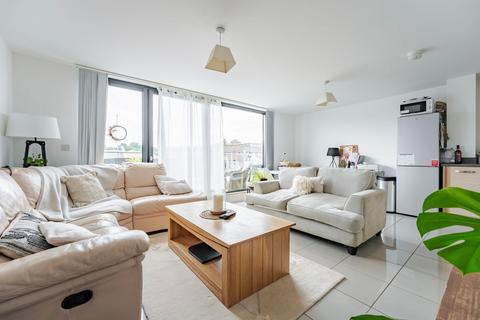 2 bedroom flat for sale, Geoffrey Watling Way, Norwich