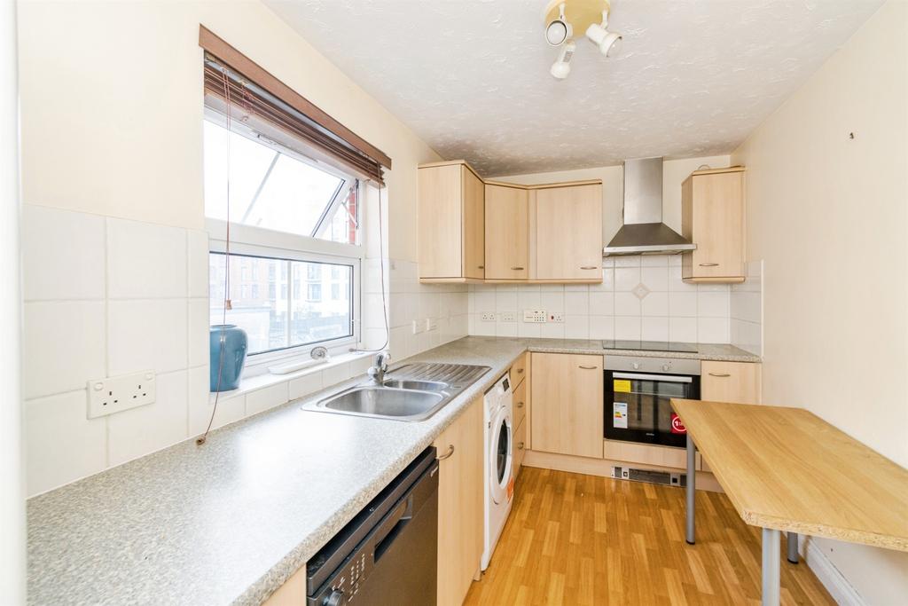 Apartment in Southampton - View 4