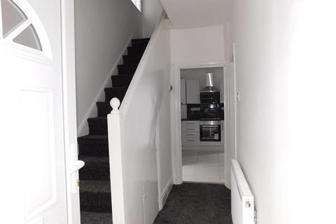 3 bedroom semi-detached house to rent, Blackley New Road, Manchester