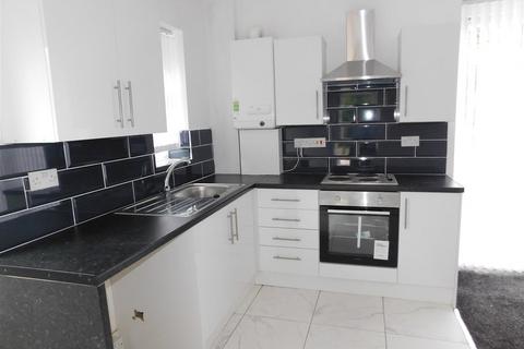 3 bedroom semi-detached house to rent, Blackley New Road, Manchester