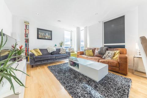 3 bedroom flat to rent, Seager Place, London SE8