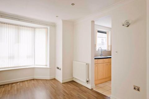 3 bedroom flat to rent, Lincoln Road, Lincoln LN6