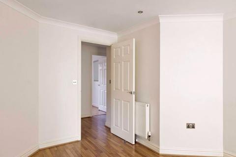 3 bedroom flat to rent, Lincoln Road, Lincoln LN6