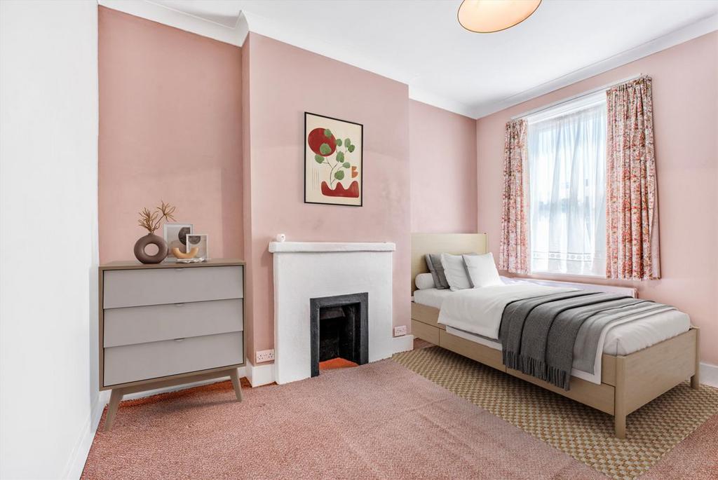 Bedroom, fireplace