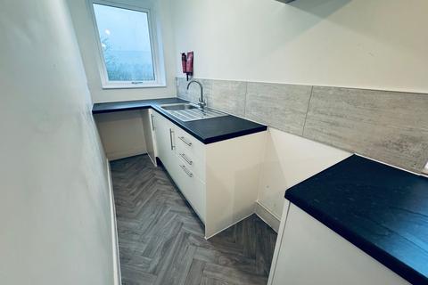2 bedroom flat to rent, 58 High Street, Rhymney, NP22