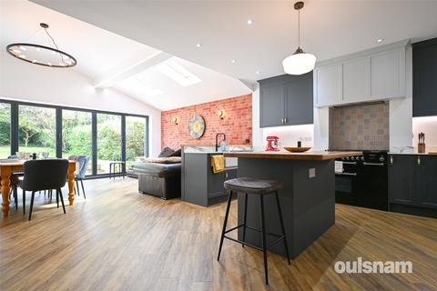 4 bedroom semi-detached house for sale, Wolverhampton Road, Oldbury, West Midlands, B68