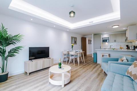 4 bed flat/apartment for rent in Dearmans Place, Salford M3
