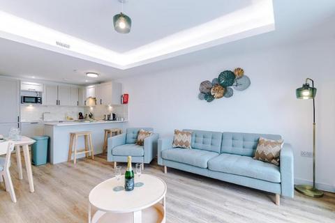 4 bedroom flat to rent, Dearmans Place, Salford M3