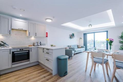 4 bedroom flat to rent, Dearmans Place, Salford M3