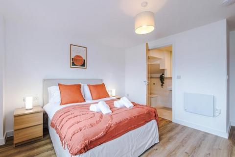4 bedroom flat to rent, Dearmans Place, Salford M3