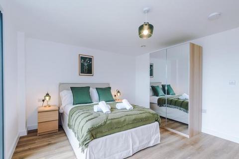 4 bedroom flat to rent, Dearmans Place, Salford M3