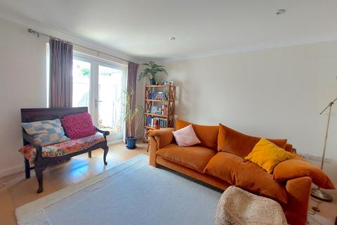 2 bedroom terraced house to rent, Frenchs Road, Cambridge, CB4