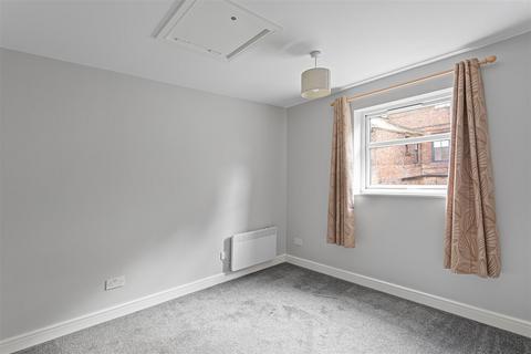 2 bedroom flat to rent, Flat 4 Toft Green Court