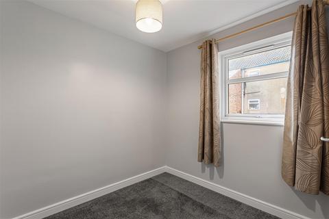2 bedroom flat to rent, Flat 4 Toft Green Court