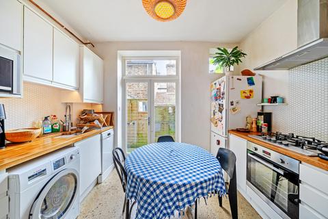 3 bedroom apartment for sale, Talfourd Road, London