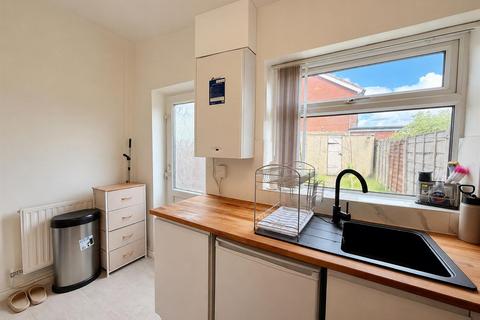 2 bedroom terraced house for sale, The Links, Manchester